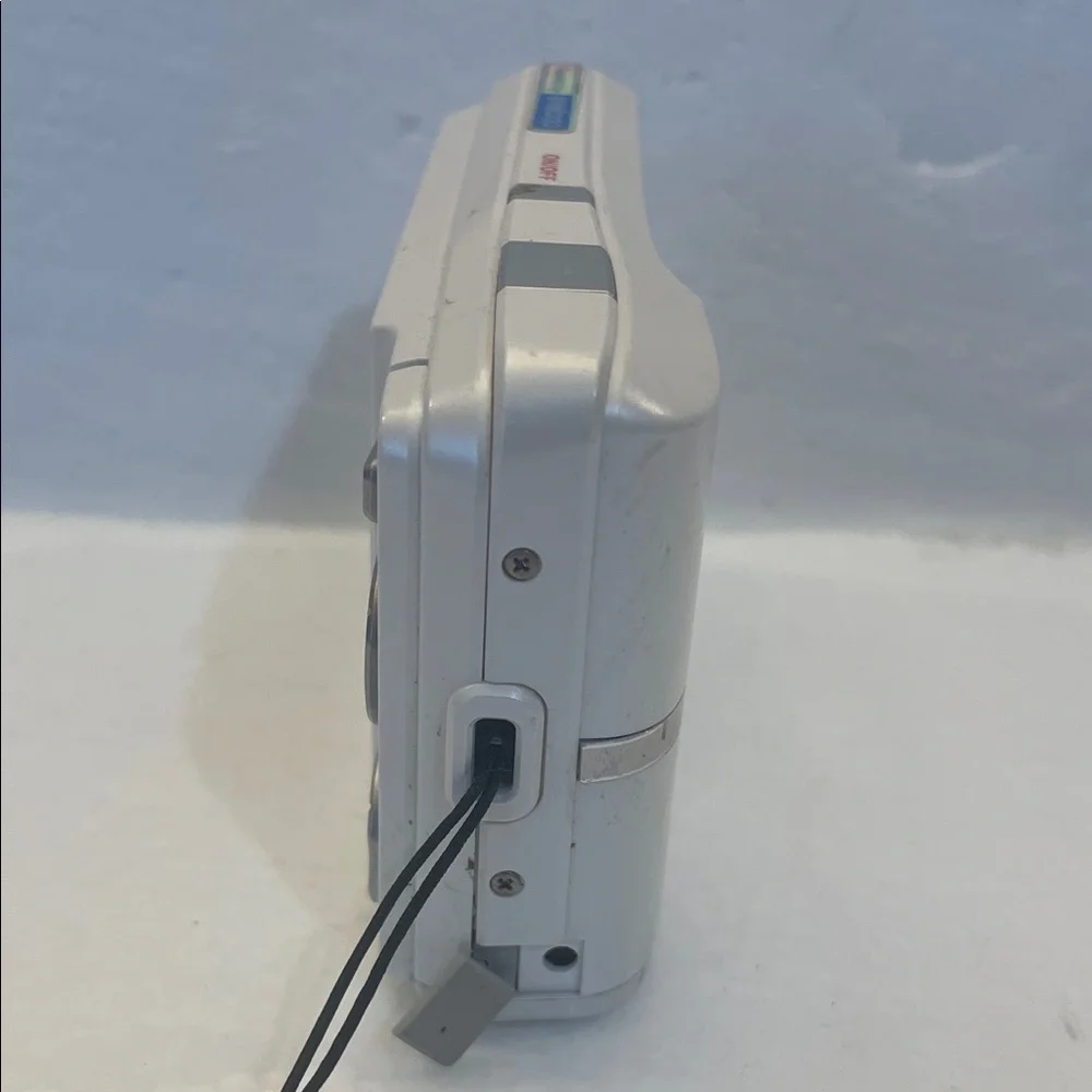 Sanyo VPC-S1285W Digital Camera 12.0 Megapixels white iso 1600 large LCD